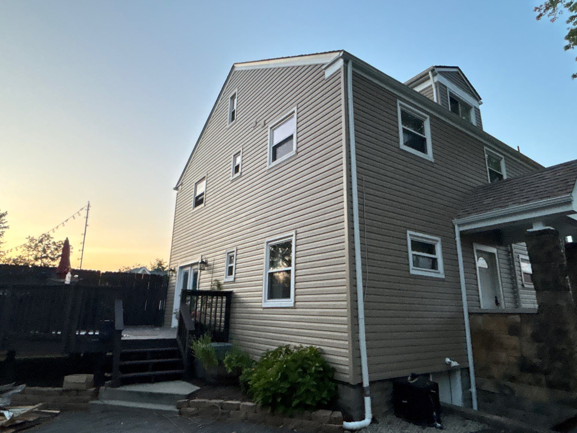 Carnegie home featuring new Polaris Weathertech Dutchlap Vinyl Siding and fanfold insulation, showcasing an improved exterior and energy efficiency after siding replacement by Alan Construction.